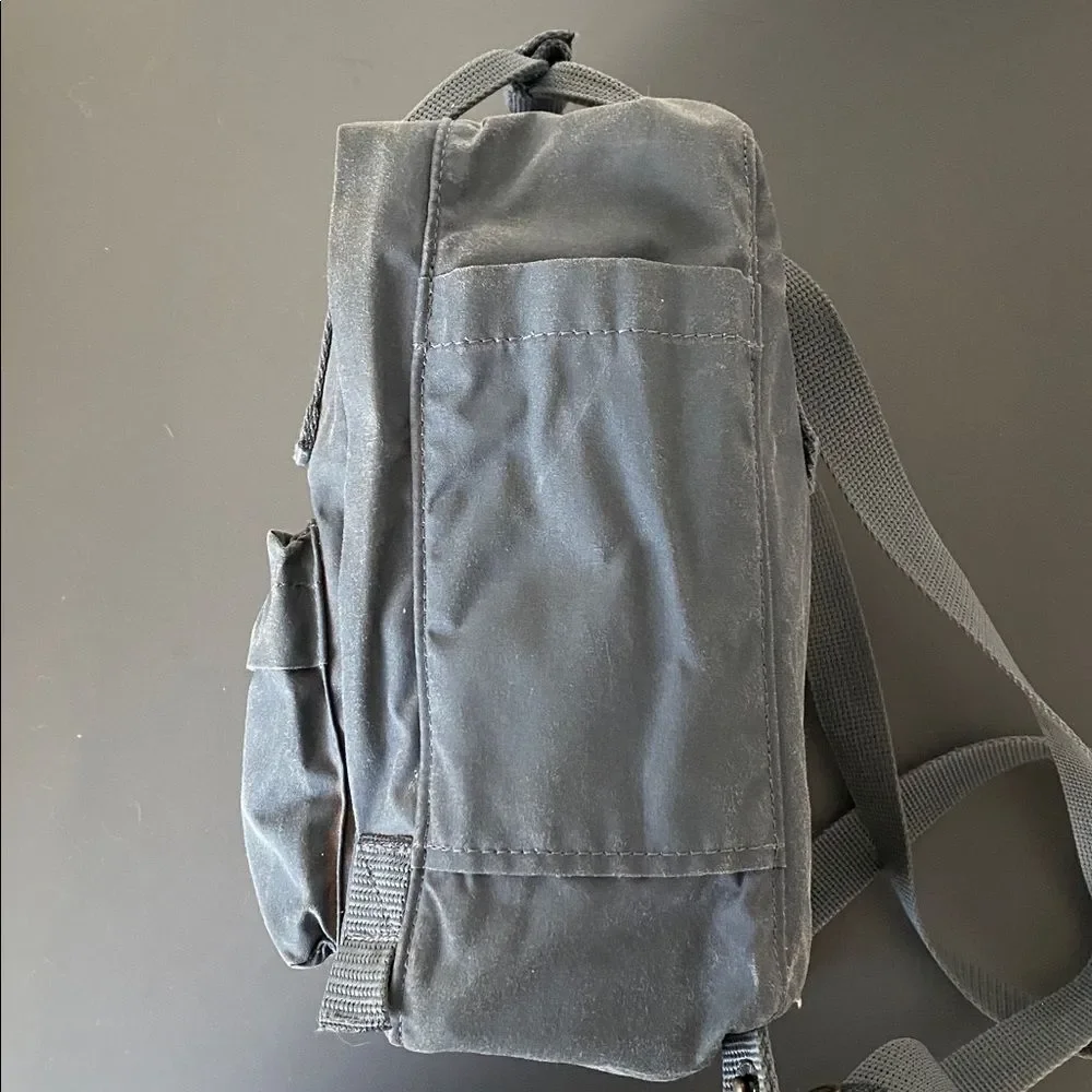 Fjallraven Kanken Mini Backpack 3L Dark Gray Chacole Outdoor Casual
